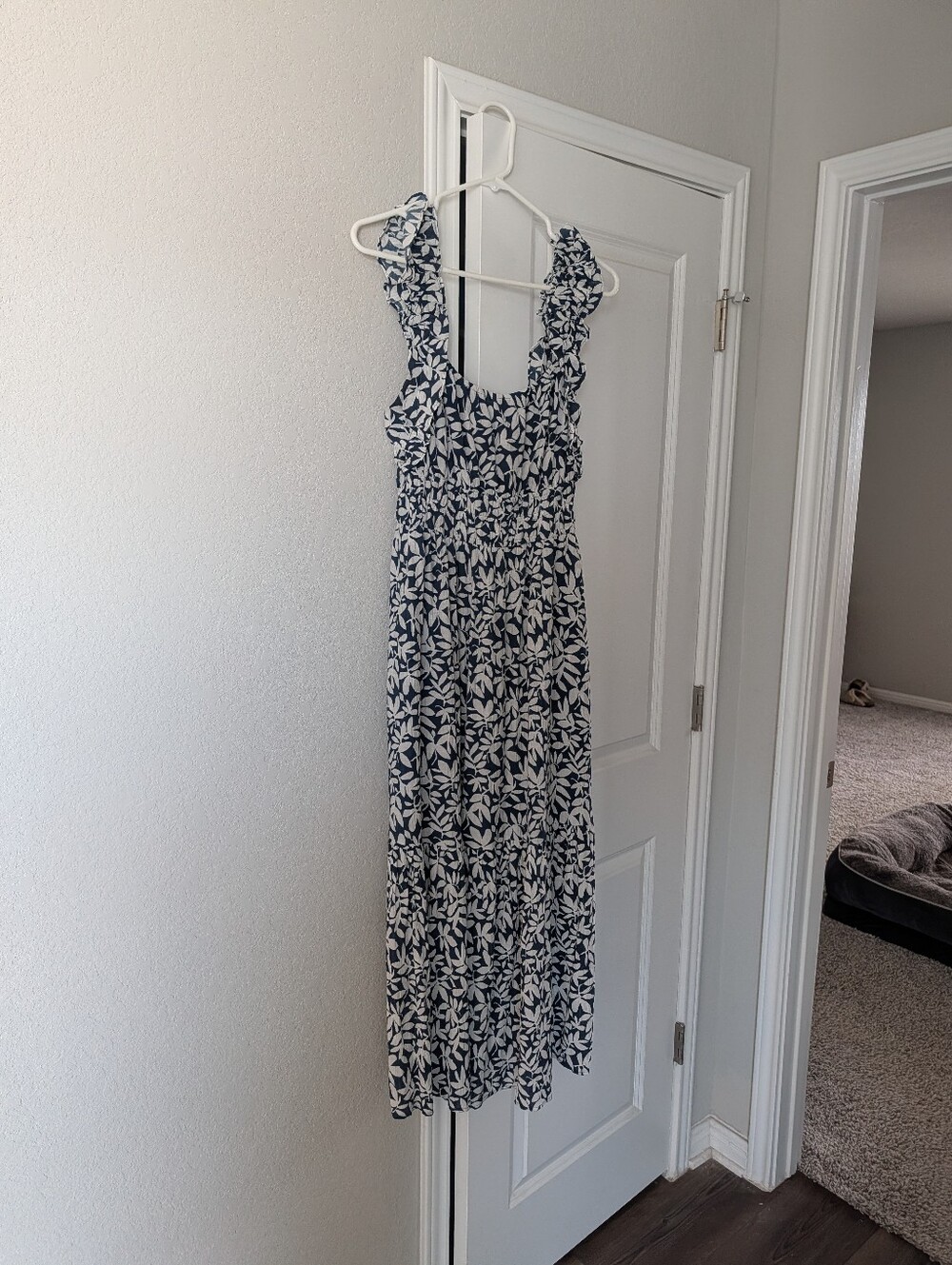 Abercrombie & Fitch Ruffle Sleeve Dress. Medium